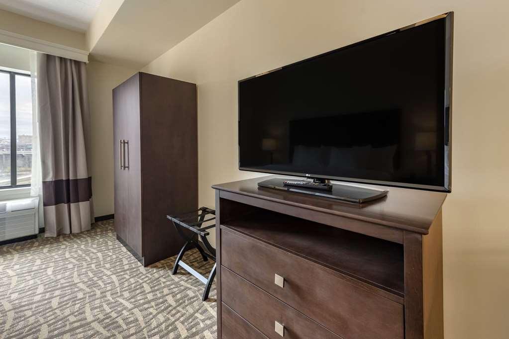 Comfort Inn & Suites Pittsburgh-Northshore Room photo