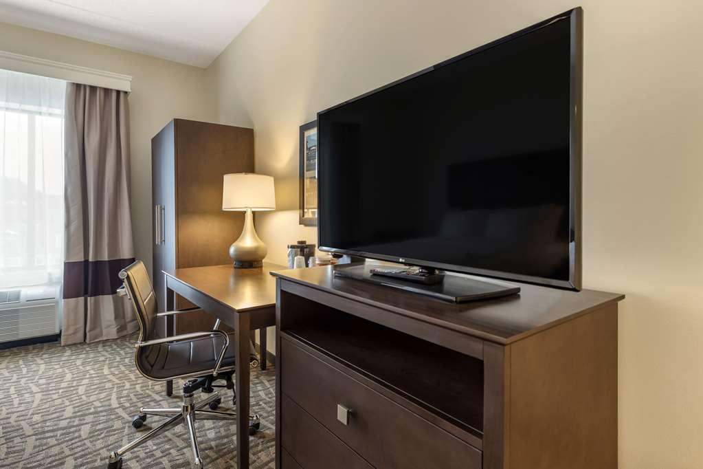 Comfort Inn & Suites Pittsburgh-Northshore Room photo